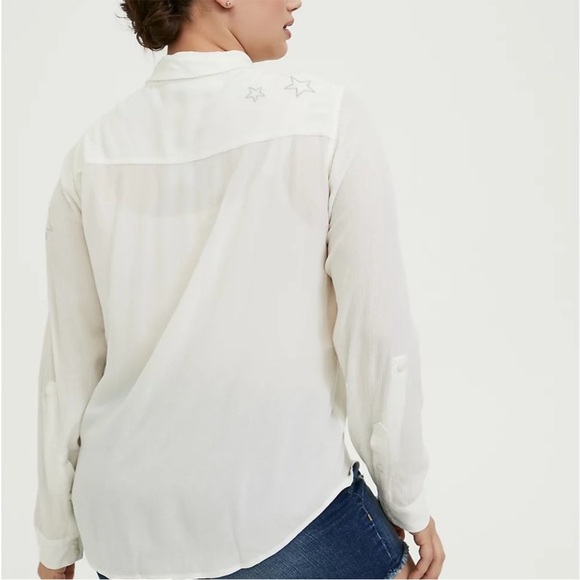 Torrid White / Silver Crinkle Gauze Star Blouse Size 00 Medium NEW - Picture 5 of 6